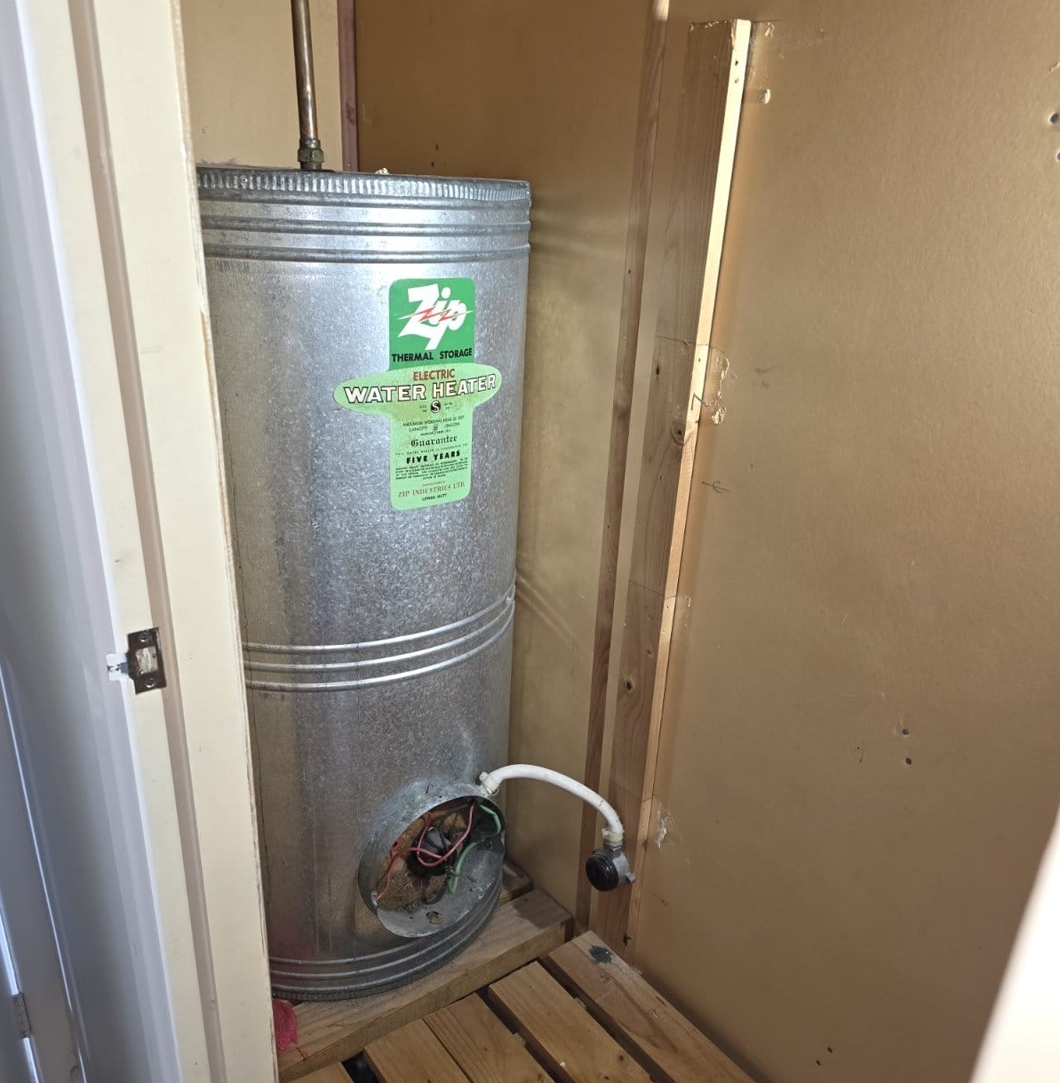 Leaks Cylinder
